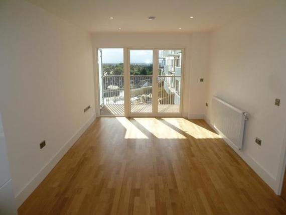 2 bedroom Flat for s...